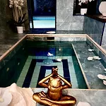 Retro With Pool *