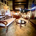 Retro With Pool 休吉让