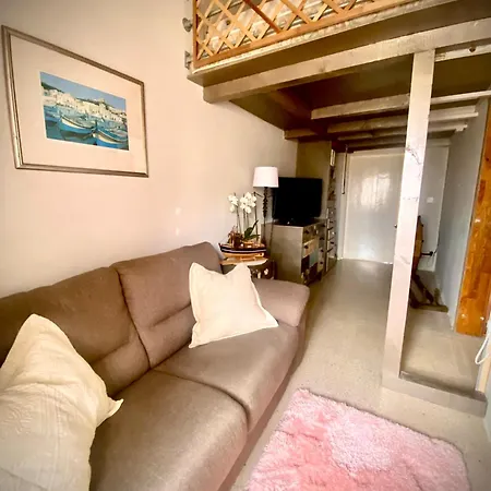 Retro With Pool Xewkija