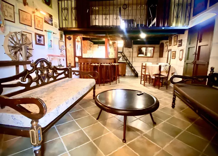 Retro With Pool 쇼키아