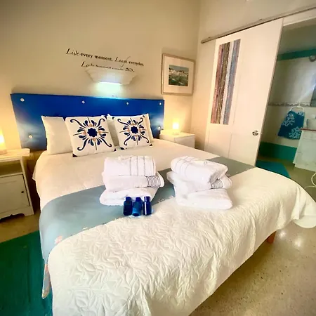 Retro With Pool Xewkija