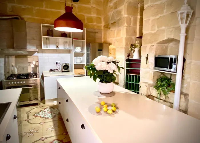 Retro With Pool * Xewkija