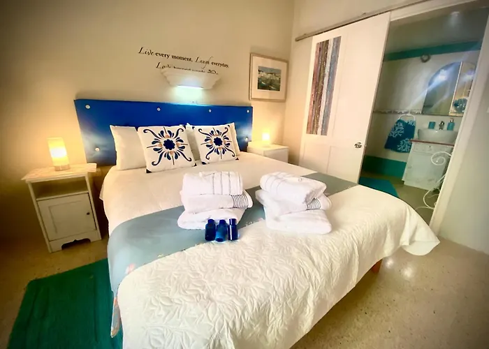 Retro With Pool Xewkija