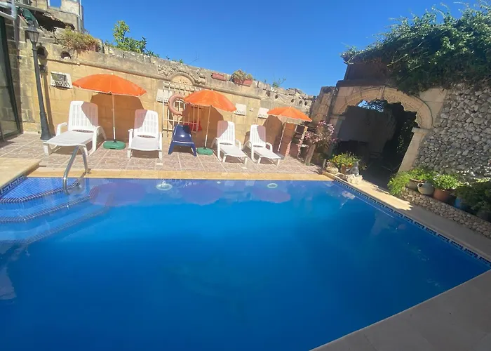 Retro With Pool * Xewkija